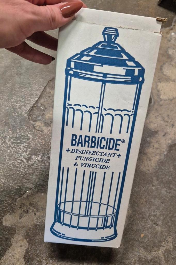 Nieuw Barbicide Desinfectieflacon RVS dompelaar 1000 ml, Sieraden, Tassen en Uiterlijk, Uiterlijk | Cosmetica en Make-up, Nieuw
