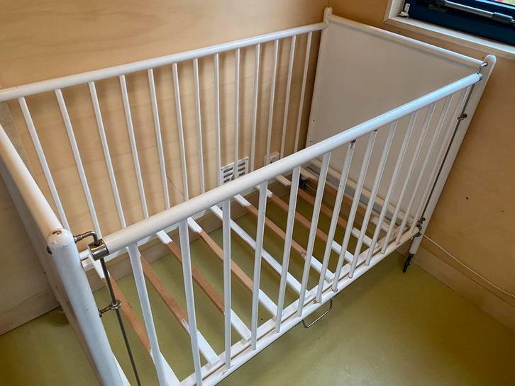 Vintage Ledikant 120x60, Kinderen en Baby's, Babywiegjes en Ledikanten, Gebruikt, Ledikant, Ophalen