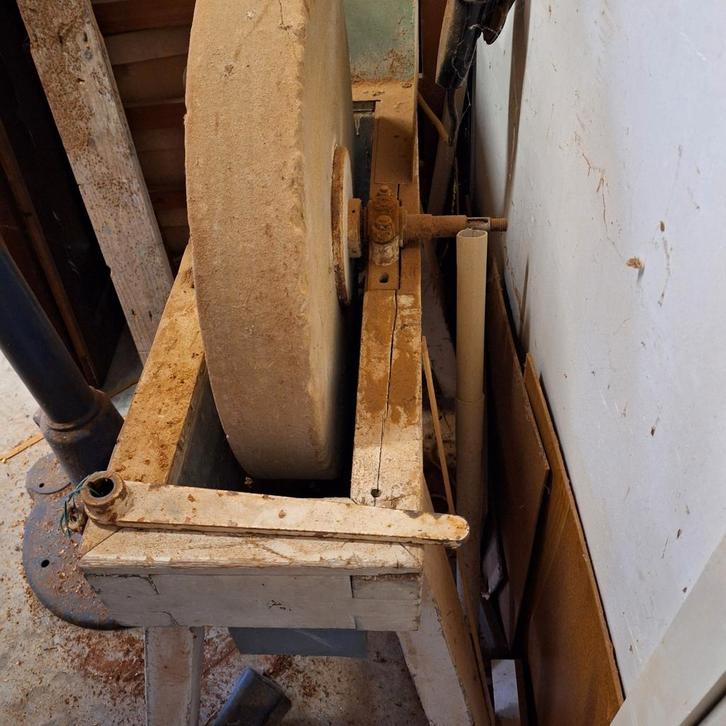 Antieke slijpzandsteen compleet, Antiek en Kunst, Antiek | Gereedschap en Instrumenten, Ophalen