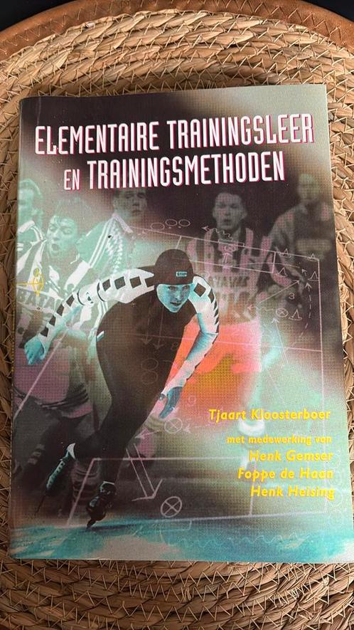 Boek: Elementaire trainingsleer en trainingsmethoden, Boeken, Sportboeken, Zo goed als nieuw, Balsport, Ophalen of Verzenden