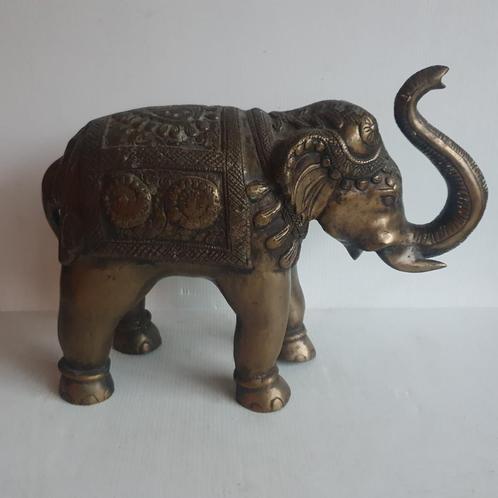 Bronzen of messing olifant - zwaar beeld 4,2 kilo, Verzamelen, Beelden en Beeldjes, Gebruikt, Dier, Ophalen of Verzenden