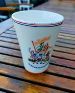 Beker:10e bevrijdingsdag van Regout, Maastricht (1955), Verzamelen, Ophalen of Verzenden, Gebruikt, Nederland, Servies