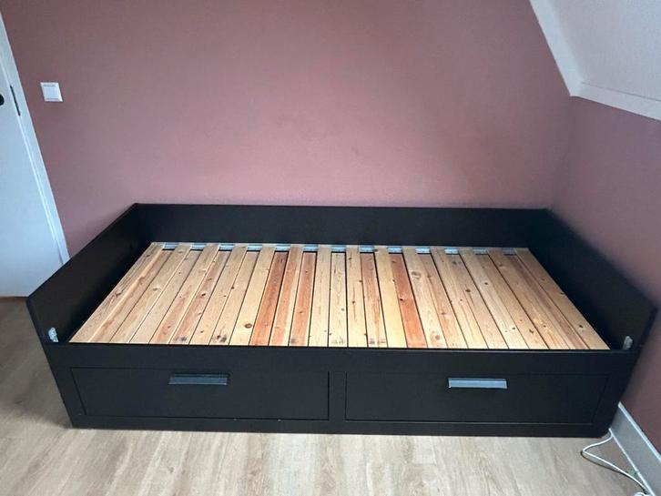 Ikea Brimnes zwart uitschuifbaar bed 80x200, Huis en Inrichting, Slaapkamer | Bedden, Zo goed als nieuw, Eenpersoons, 80 cm, Hout