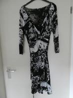 Zwart-witte overslagjurk met driekw mouw, knielengte, maat M, Maat 38/40 (M), Moom, Overige kleuren, Ophalen of Verzenden