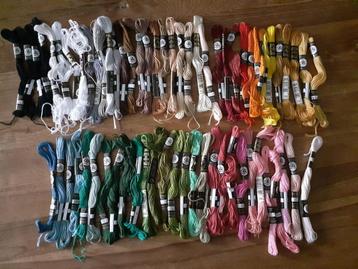NIEUWE borduurzijde - ALLERLEI KLEUREN 66 stuks + restjes !! beschikbaar voor biedingen