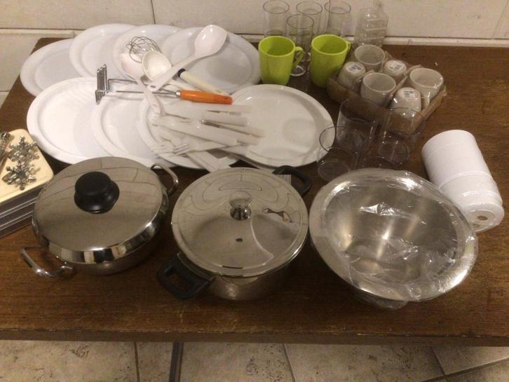Diverse bestek ,borden ,glazen ,pannen voor de camping, Caravans en Kamperen, Kampeeraccessoires, Zo goed als nieuw, Ophalen of Verzenden
