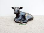 153* Bronzen liggend kalfje (Boven €75 geen verzendkosten), Ophalen of Verzenden, Nieuw, Overige materialen, Dierenbeeld