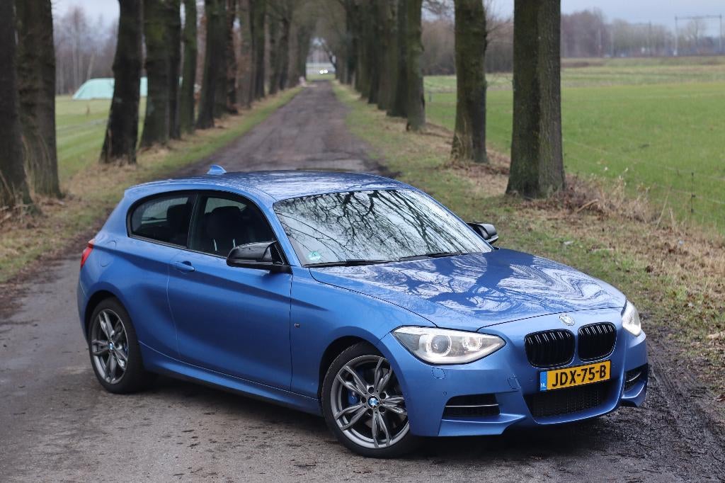 BMW 1 Serie M135i 3.0 3DR xDrive AUT 2014 Estoril Blauw, Auto's, BMW, 1490 kg, Euro 6, Alcantara, Particulier