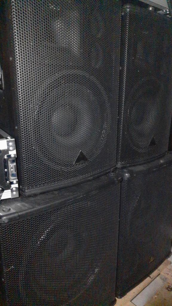 Pro Behringer geluidset 2400W active filtered bi amping, Audio, Tv en Foto, Luidsprekers, Subwoofer, 120 watt of meer, Overige merken