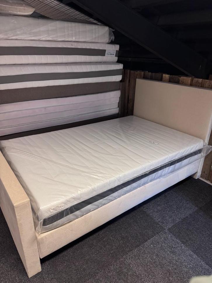 1 persoons boxspring internet retour, Huis en Inrichting, Slaapkamer | Boxsprings, Zo goed als nieuw, 120 cm, 220 cm, Eenpersoons