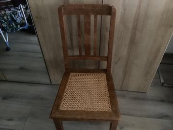 Eiken stoel met rieten zitting. beschikbaar voor biedingen