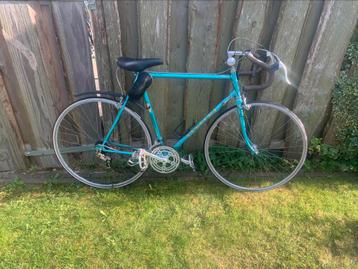 Vintage peugeot racefiets beschikbaar voor biedingen