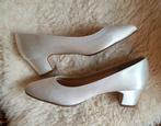 Trouwhakken Rainbow Club Stephanie Ivory Satin maat 37, Kleding | Dames, Schoenen, Ophalen of Verzenden, Zo goed als nieuw, Wit