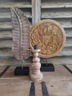 Twee houten ornamenten op voet + houten kandelaar stoer, Ophalen, Gebruikt