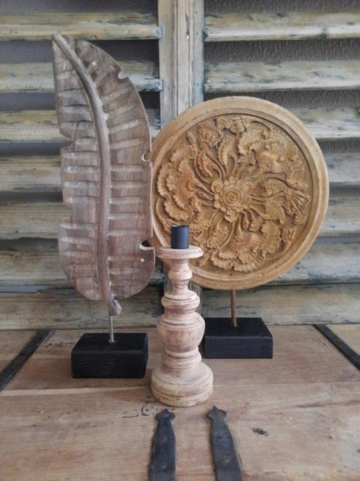 Twee houten ornamenten op voet + houten kandelaar stoer, Huis en Inrichting, Woonaccessoires | Overige, Gebruikt, Ophalen