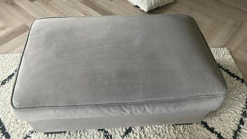 Grijze velvet Hocker/poef 100 x 50, Huis en Inrichting, Banken | Voetenbanken en Poefen, Zo goed als nieuw, Minder dan 50 cm, 75 tot 100 cm