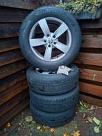 VW Tiguan licht metalen velgen met winterbanden., Auto-onderdelen, Banden en Velgen, Ophalen, 215 mm, 16 inch, Winterbanden