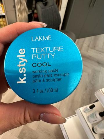 Lakme texture putty beschikbaar voor biedingen