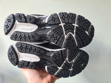 New Balance 2002R Zwart - Maat 39.5 Black Gunmetal  beschikbaar voor biedingen