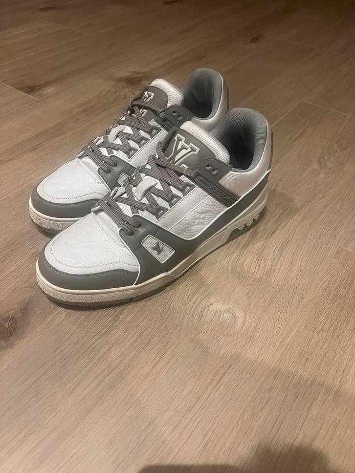 Louis vuitton trainers grey white, Kinderen en Baby's, Kinderkleding | Schoenen en Sokken, Zo goed als nieuw, Laarzen, Jongen of Meisje