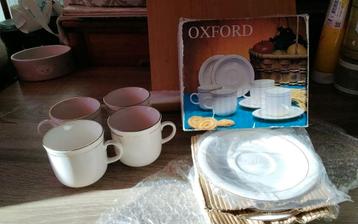 4 cups en schotel  beschikbaar voor biedingen