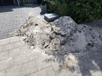 Gratis zand 95% 5 aarde % 1 kuub beschikbaar voor biedingen