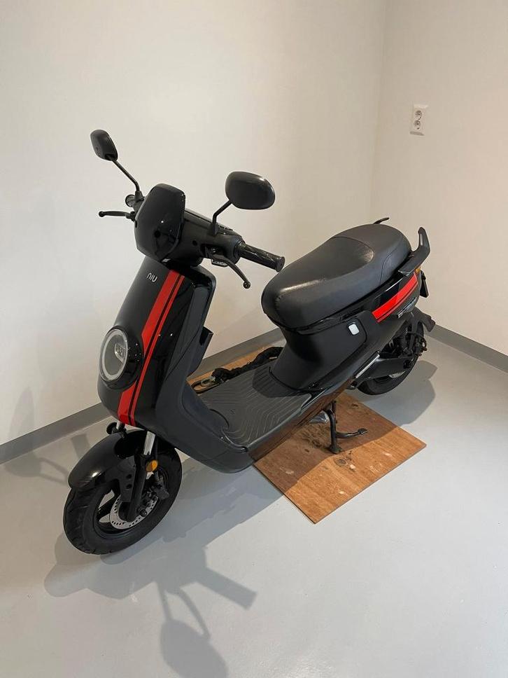 Niu M+ Sport E-scooter, Fietsen en Brommers, Snorfietsen en Snorscooters, Zo goed als nieuw, Overige merken, Elektrisch, Ophalen
