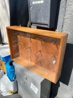 Vintage houten hang vitrinekast 69 cm x 46 cm x 13,5 cm., Ophalen of Verzenden