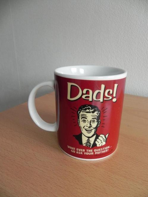 Retro Spoofs mok Dads!, Huis en Inrichting, Keuken | Servies, Zo goed als nieuw, Kop(pen) en/of Schotel(s), Overige stijlen, Aardewerk