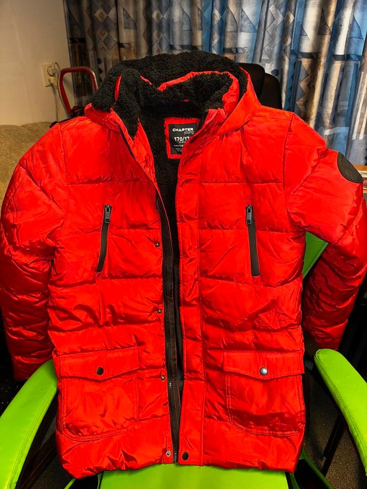 Stoere rode winterjas jongen maat 170/176, Kinderen en Baby's, Kinderkleding | Maat 170, Zo goed als nieuw, Jongen, Ophalen