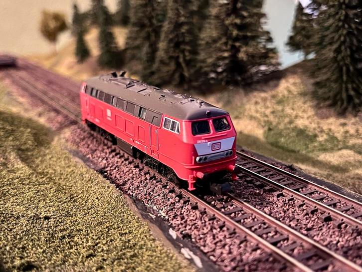 Fleischmann 218 DB - Digitaal & in nette staat!, Hobby en Vrije tijd, Modeltreinen | N-Spoor, Nieuw, Locomotief, Gelijkstroom of Wisselstroom