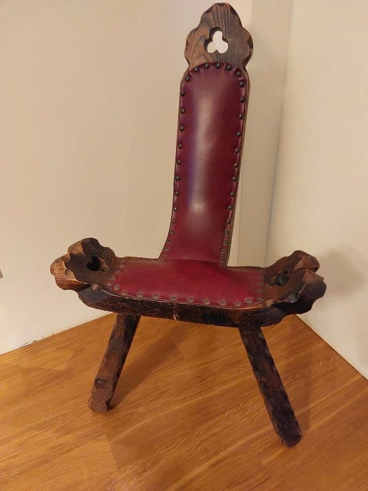 Spaanse driepoot kruk (geboorte stoel), Huis en Inrichting, Krukjes, Gebruikt, Hout, Ophalen