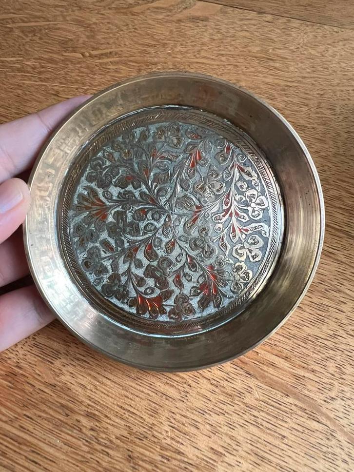Vintage Indiaas messing schaaltje met geëtst bloemenmotief, Huis en Inrichting, Woonaccessoires | Overige, Gebruikt, Ophalen of Verzenden