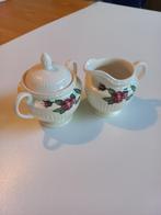 Melk- en suikerstel Wedgwood Moss Rose, Huis en Inrichting, Keuken | Servies, Overige typen, Ophalen of Verzenden, Zo goed als nieuw