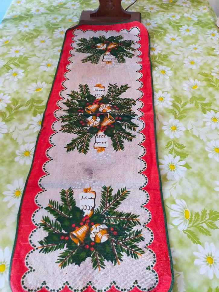 KERST VINTAGE TAFELLOPER TAFELKLEED KAARS  RETRO 70 80 90, Huis en Inrichting, Tafelkleden, Zo goed als nieuw, Rechthoek, Ophalen of Verzenden