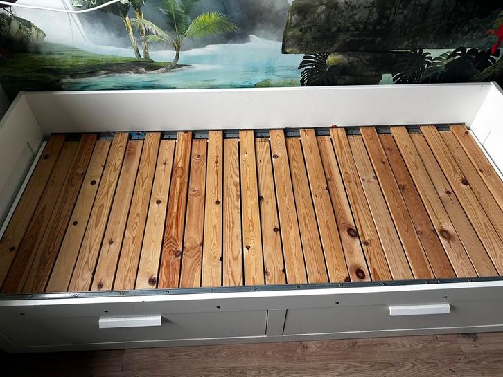 Ikea Brimnes bed, uitschuifbaar incl matrassen, Huis en Inrichting, Slaapkamer | Bedden, Zo goed als nieuw, Eenpersoons, 80 cm