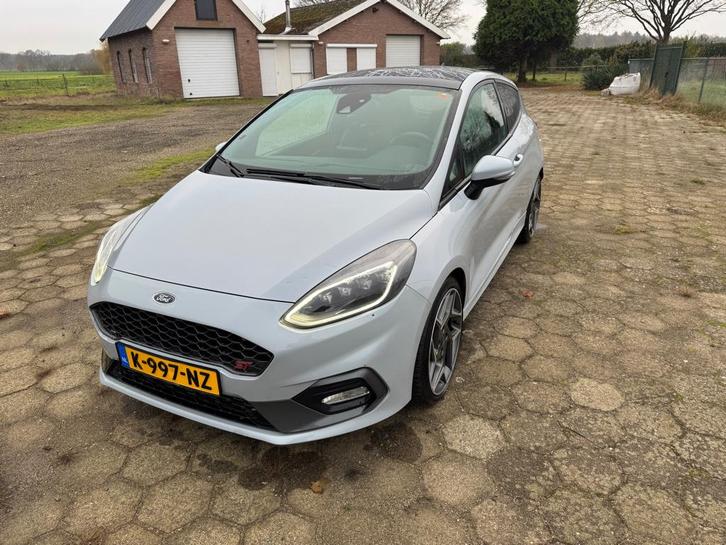 Ford Fiësta 1.5 200pk ST PERFORMANCE 5dr 2018 Grijs, Auto's, Ford, Particulier, Fiësta, Benzine, Hatchback, Handgeschakeld, Geïmporteerd