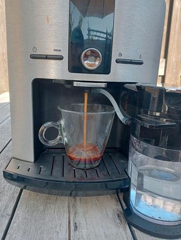 Krups volautomatische koffiemachine met melkschuim beker beschikbaar voor biedingen