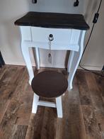 Leuk setje bestaat tafel en krukje, Ophalen, Zo goed als nieuw, 25 tot 50 cm