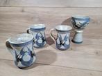 George Dear keramiek, set van 3 mokken en een wijnbeker, Antiek en Kunst, Antiek | Keramiek en Aardewerk, Ophalen of Verzenden