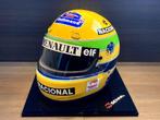 Ayrton Senna 1994 replica - 1/1/Bell helm met vitrine, Verzamelen, Ophalen of Verzenden, Zo goed als nieuw, Formule 1