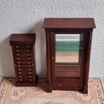 Poppenhuis 1:12 handgemaakte ladekast en vitrinekast., Ophalen of Verzenden, Poppenhuis