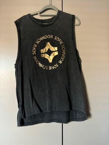 SOFIE SCHNOOR top beschikbaar voor biedingen