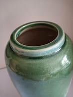 vaas groen met druipeffect ZGAN, Aardewerk of Porselein, Ophalen of Verzenden, Zo goed als nieuw, Minder dan 50 cm