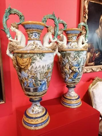 imposant 105 cm hoog koppel 19e majolica vazen beschikbaar voor biedingen