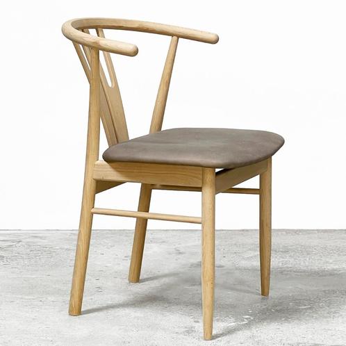 Houten stoelen bekleed met leer, koeienhuid of wolvilt., Huis en Inrichting, Stoelen, Zo goed als nieuw, Vijf, Zes of meer stoelen