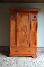 Prachtige antieke mahonie houten eendeurs kast.