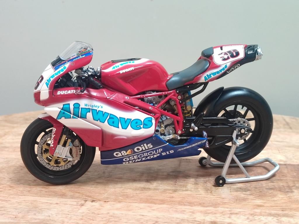Minichamps: Ducati 999 F04 - Gregorio Lavilla - BSB 2005, Hobby en Vrije tijd, Modelauto's | 1:5 tot 1:12, Zo goed als nieuw, Motor