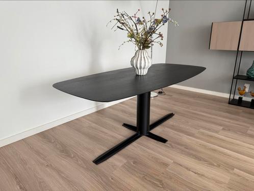 Enzo Luca Eettafel - Zwart Eiken, Huis en Inrichting, Tafels | Eettafels, Zo goed als nieuw, 100 tot 150 cm, 200 cm of meer, Vijf personen of meer