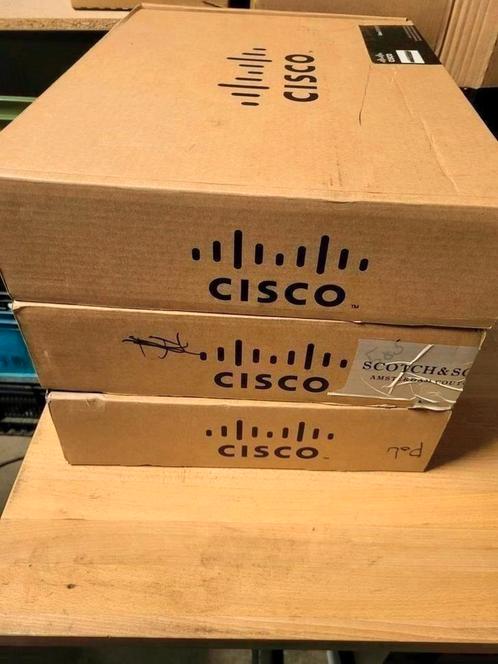 NIEUW IN DOOS cisco sf220-24p smart plus switch, Computers en Software, Routers en Modems, Nieuw, Ophalen
